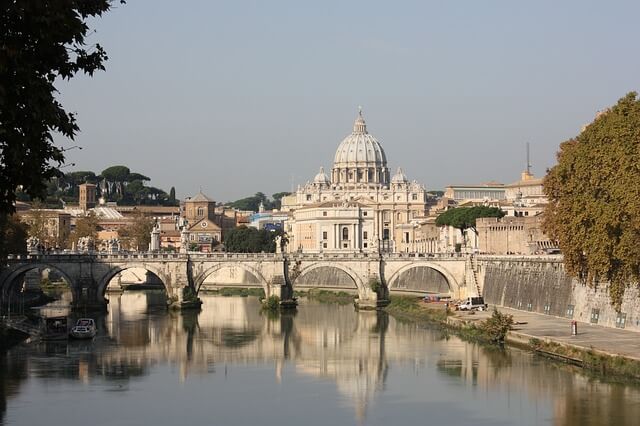 Twitter Facts: 18 Amazing Facts that You should Know-Vatican